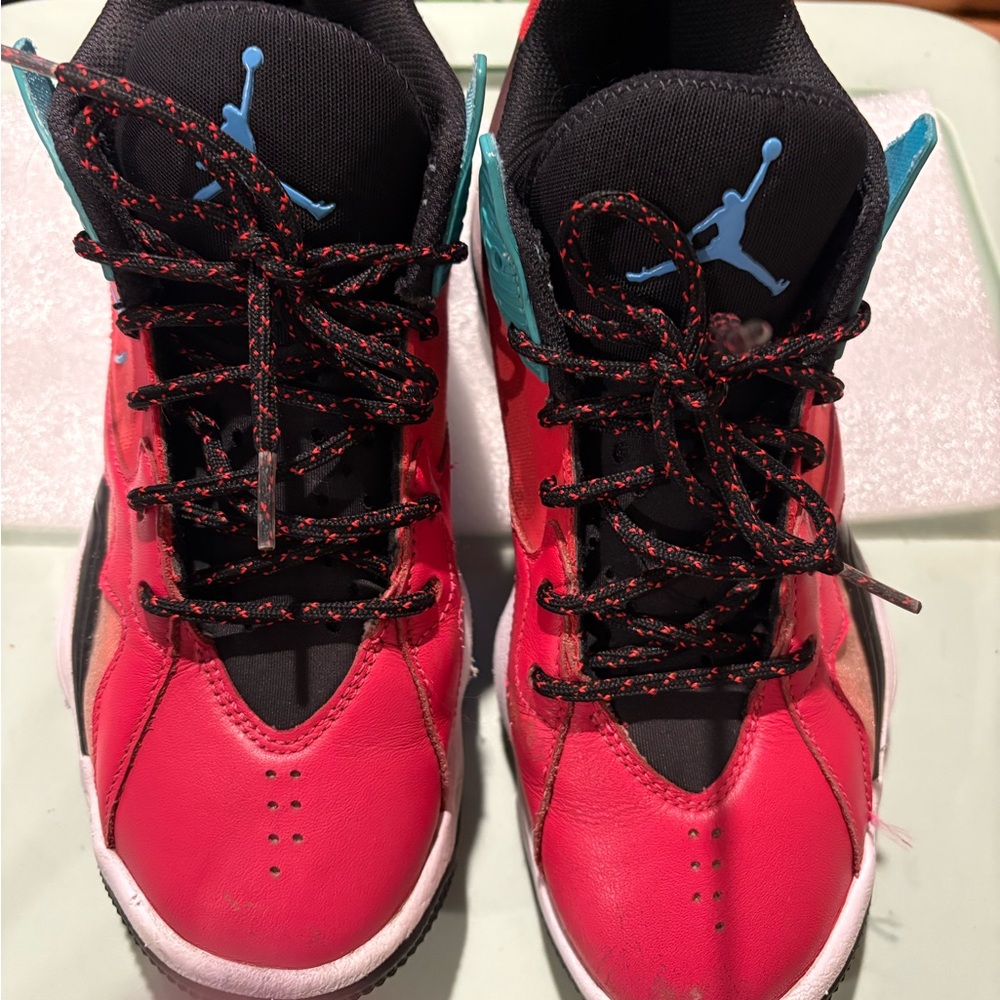Jordan Zoom ‘92 Siren Red